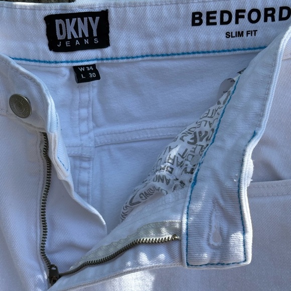 DKNY Men's White Bedford Straight Slim Fit Jeans - Picture 3 of 10